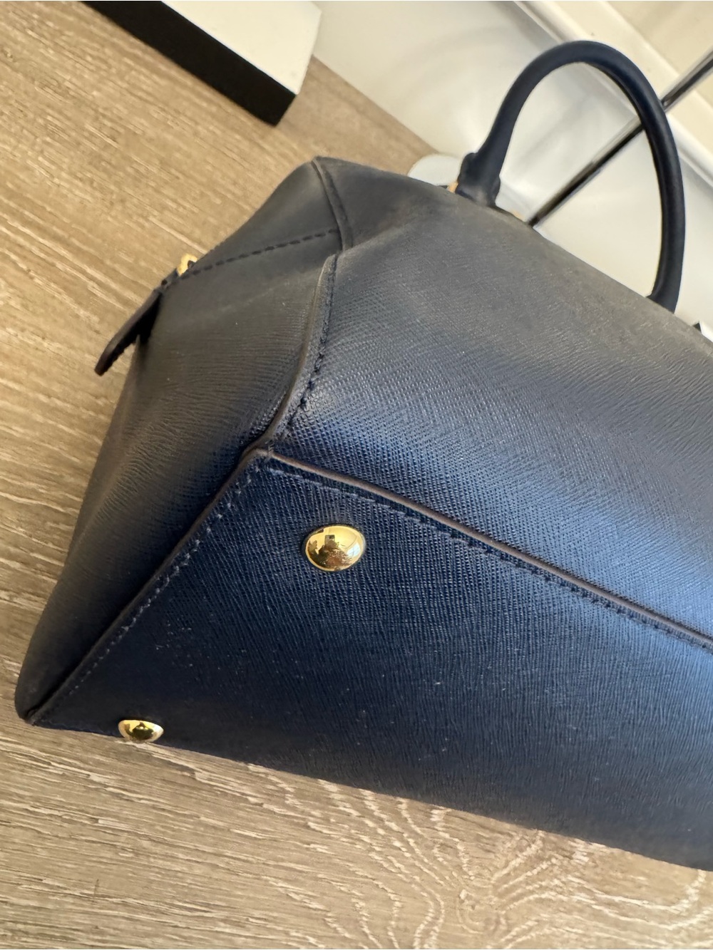 Michael Kors Navy Saffiano Dome Satchel with Gold Hardware. - Picture 10 of 12